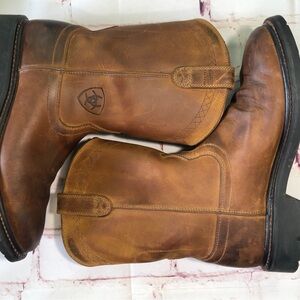 Men’s Ariat pull on boots brown size 10.5 D great condition work boots